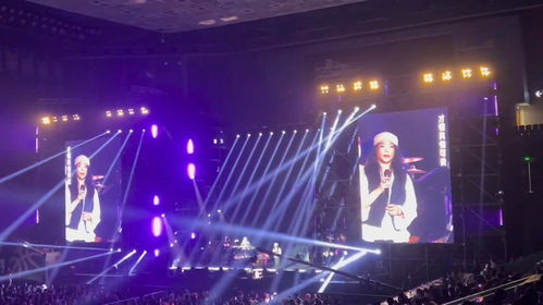 演唱會變鬧劇 女歌手代表作交樂隊演唱，抽獎互動取代唱歌引全場退票呼聲
